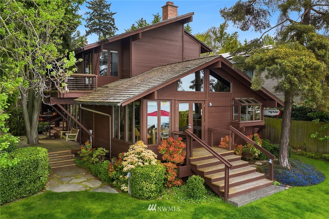 6669 Northeast Windermere Road Seattle, WA 98115 - Photo 32 of 36 a front view of house with an outdoor seating