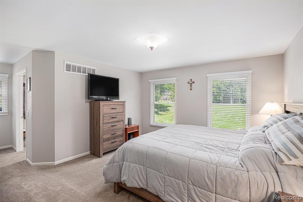 3074 Woodcrest Road Rochester Hills, MI 48309 - Photo 14 of 39