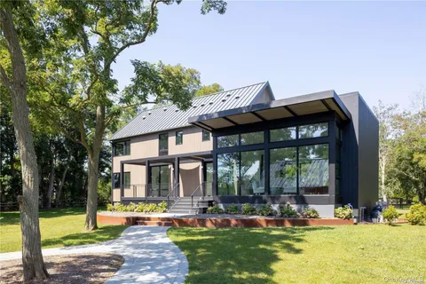 $2,699,000 | 290 Windward Road, Orient, NY 11957