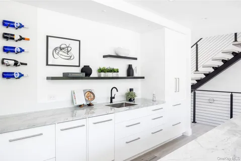 $2,699,000 | 290 Windward Road, Orient, NY 11957