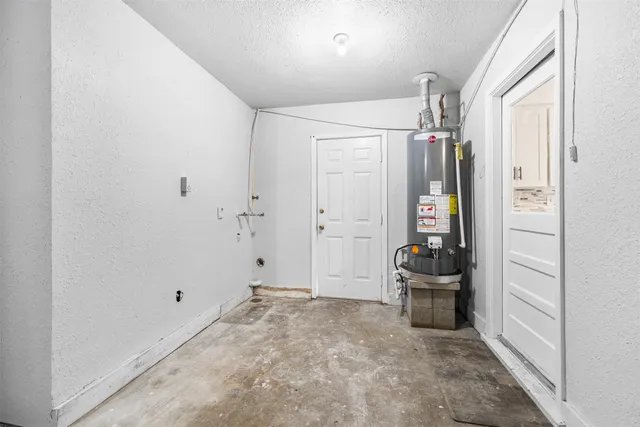 a view of entryway with bathroom