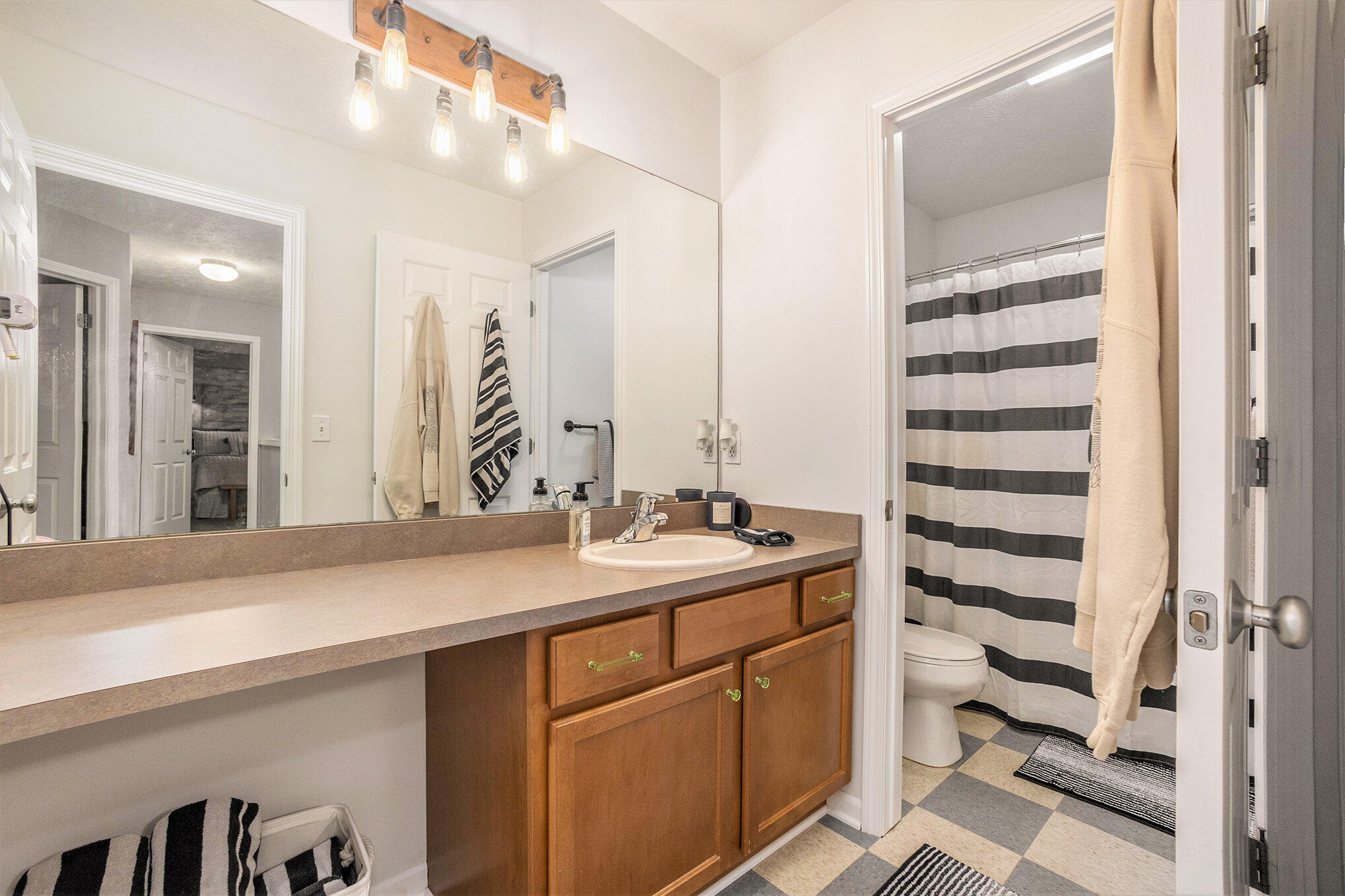 562 Brookstone Street Holland, MI 49423 - Photo 18 of 31 018_qj1a0520_41