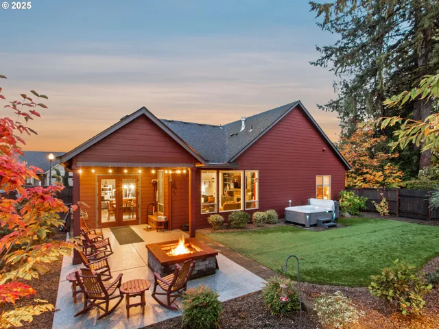 a view of a house with backyard