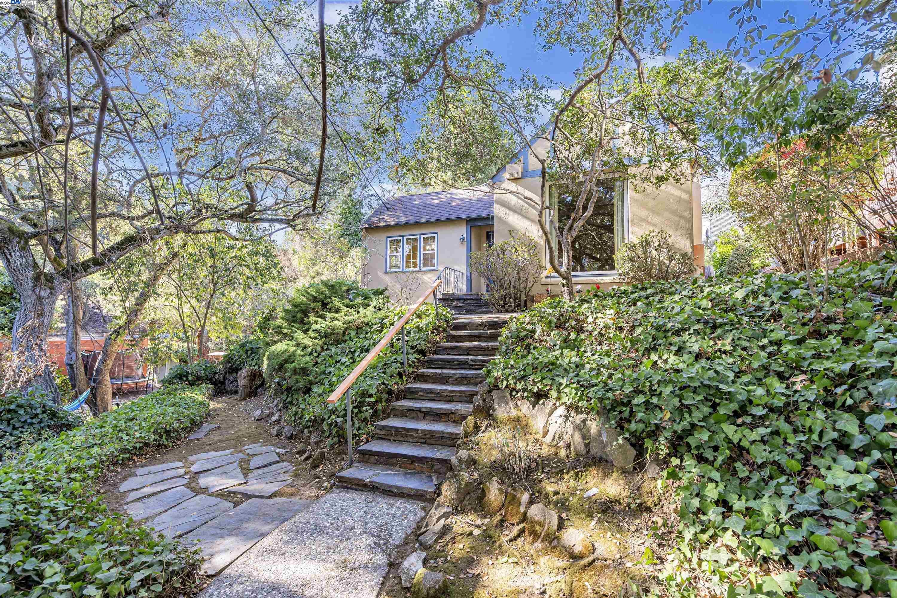 5827 Pinewood Road Oakland, CA 94611 - Photo 1 of 1 Gallery Image 1