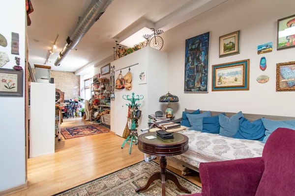 $2,000 | 537 Custer Avenue, Unit 1, Evanston, IL 60202