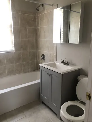 $1,700 | 263 Martin Street, Unit 2, Hartford, CT 06120