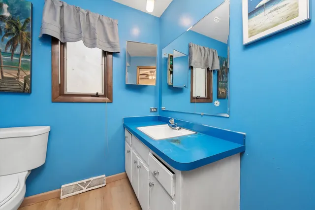 $269,000 | 943 East 164th Court, South Holland, IL 60473