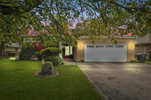 $269,000 | 943 East 164th Court, South Holland, IL 60473