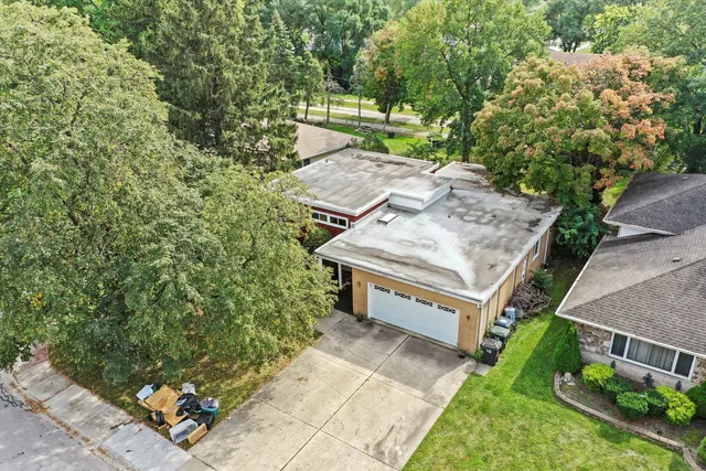 $269,000 | 943 East 164th Court, South Holland, IL 60473