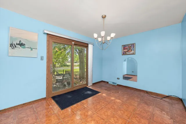 $269,000 | 943 East 164th Court, South Holland, IL 60473