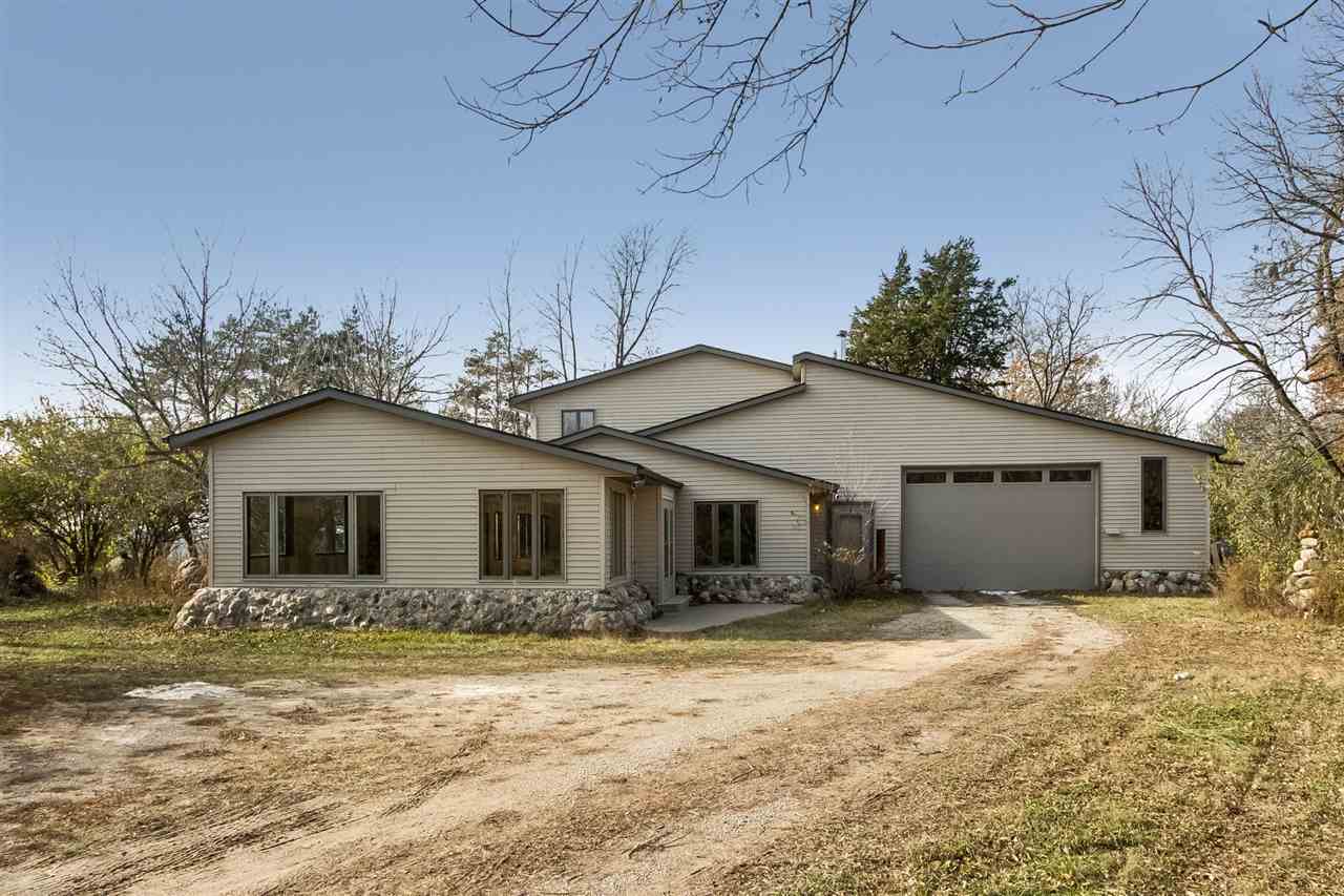 4040 Vista Road Ely, IA 52227 - Photo 1 of 27 Gallery Image 1