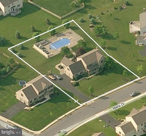 12 Marie Drive Lititz, PA 17543 - Photo 2 of 35 Gallery Image 2