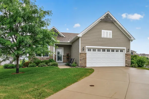 $599,000 | 8270 Oakview Court North, Maple Grove, MN 55369