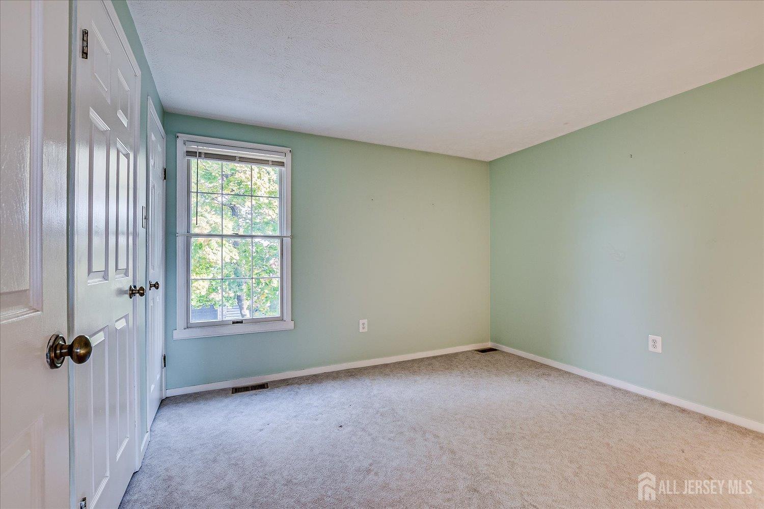 35 Dayna Court Perth Amboy, NJ 08861 - Photo 20 of 28