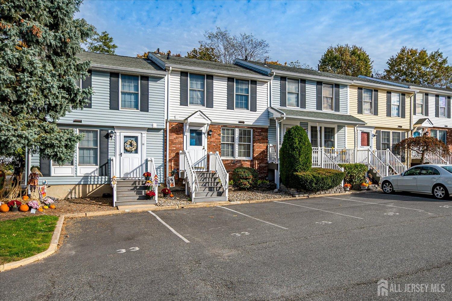 35 Dayna Court Perth Amboy, NJ 08861 - Photo 3 of 28