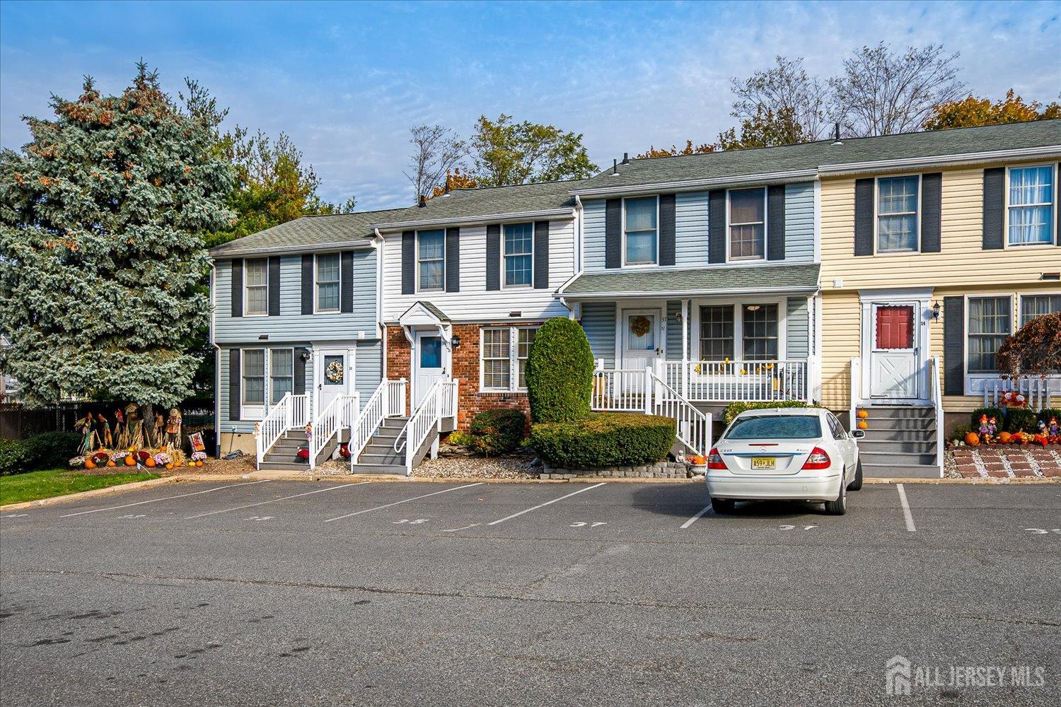 35 Dayna Court Perth Amboy, NJ 08861 - Photo 4 of 28