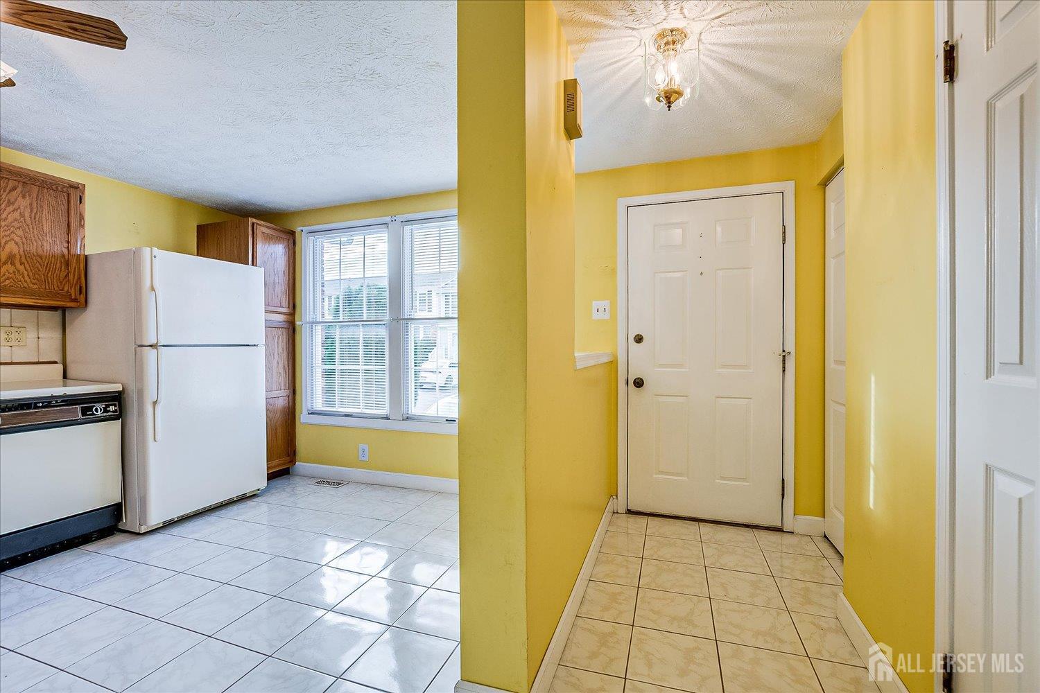 35 Dayna Court Perth Amboy, NJ 08861 - Photo 5 of 28