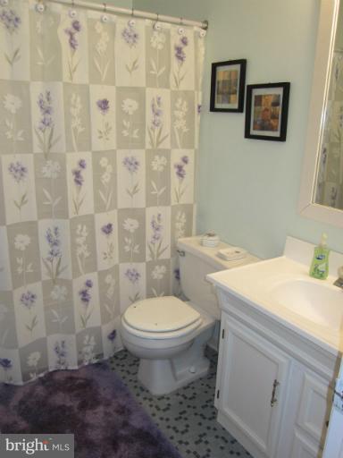 14905 Wellwood Road Silver Spring, MD 20905 - Photo 17 of 30 Spacious upstairs hall bath