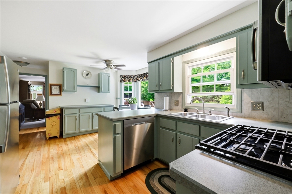 431 Prospect Street East Longmeadow, MA 01028 - Photo 10 of 38