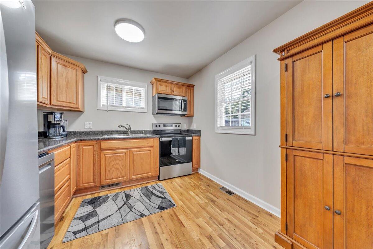 1101 Gearhart Road Southeast Roanoke, VA 24014 - Photo 6 of 24 06-MIB03954