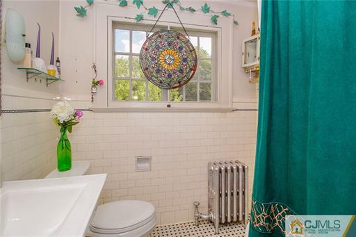 67 Pleasant Avenue Edison, NJ 08837 - Photo 17 of 25 a bathroom with a toilet a sink and bathtub
