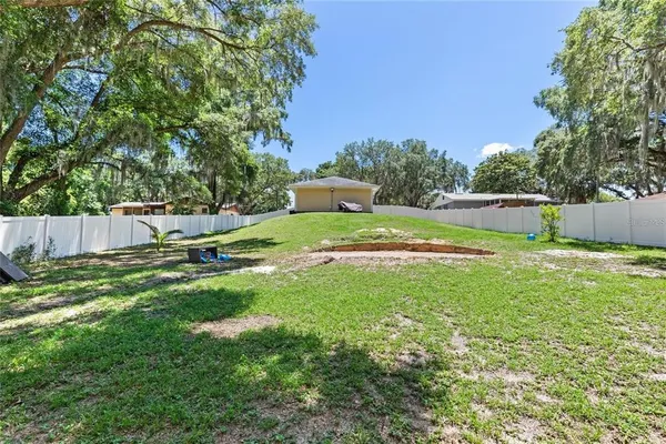 $2,000 | 206 East Catawba Street, Fruitland Park, FL 34731
