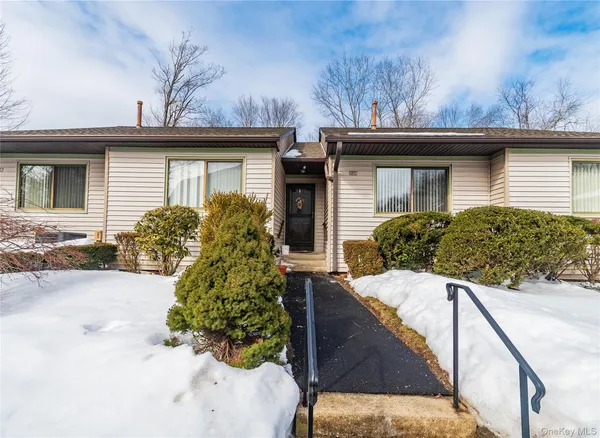 $469,999 | 113 Village Road, Unit B, Yorktown Heights, NY 10598