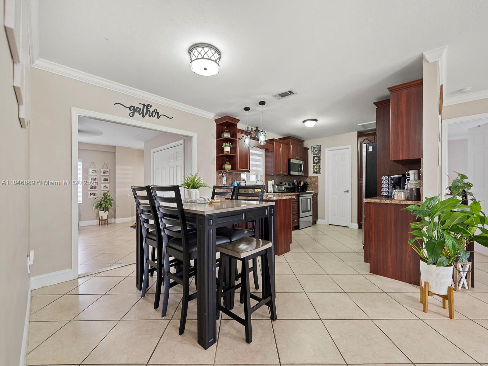15040 Southwest 306th Street Homestead, FL 33033 - Photo 10 of 43 Gallery Image 10