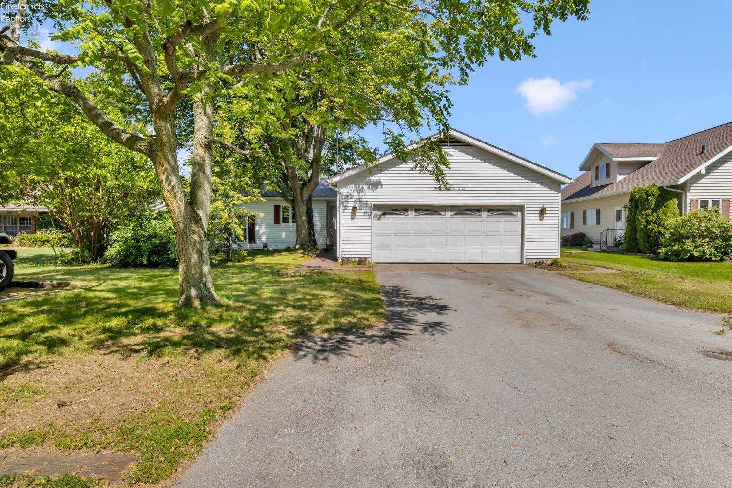 2637 East Sand Road Port Clinton, OH 43452 - Photo 3 of 62 Gallery Image 3
