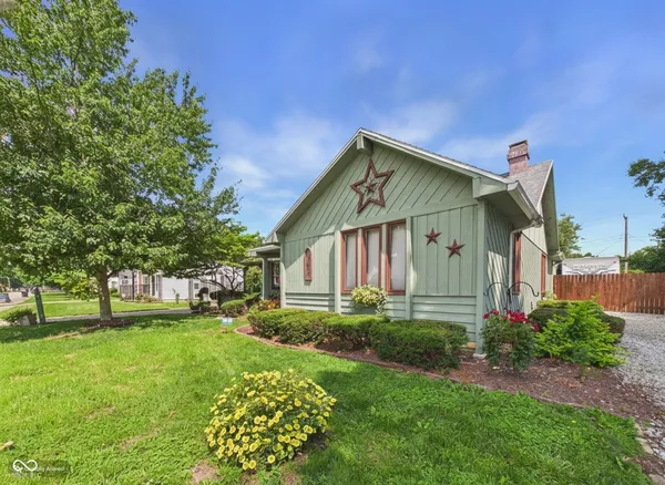 $249,900 | 318 Vasbinder Drive, Chesterfield, IN 46017