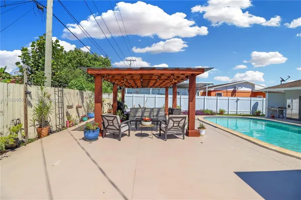 $700,000 | 10941 Southwest 180th Street, Miami, FL 33157