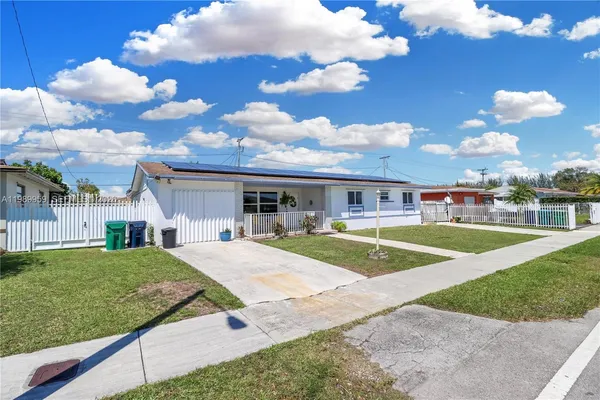 $700,000 | 10941 Southwest 180th Street, Miami, FL 33157