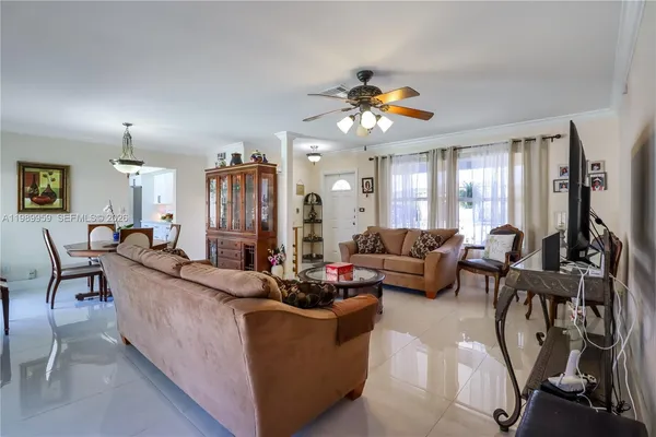 $700,000 | 10941 Southwest 180th Street, Miami, FL 33157