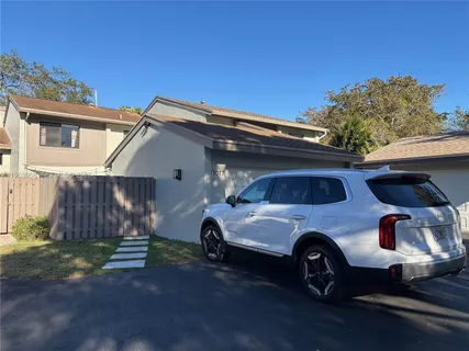 $3,700 | 11017 Southwest 113th Place, Unit 11017, Miami, FL 33176