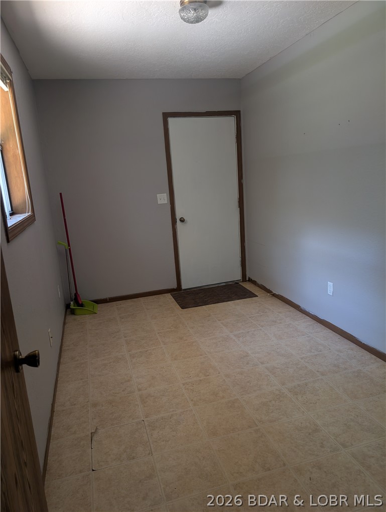 278 Ball Park Road Camdenton, MO 65020 - Photo 15 of 24 Laundry room