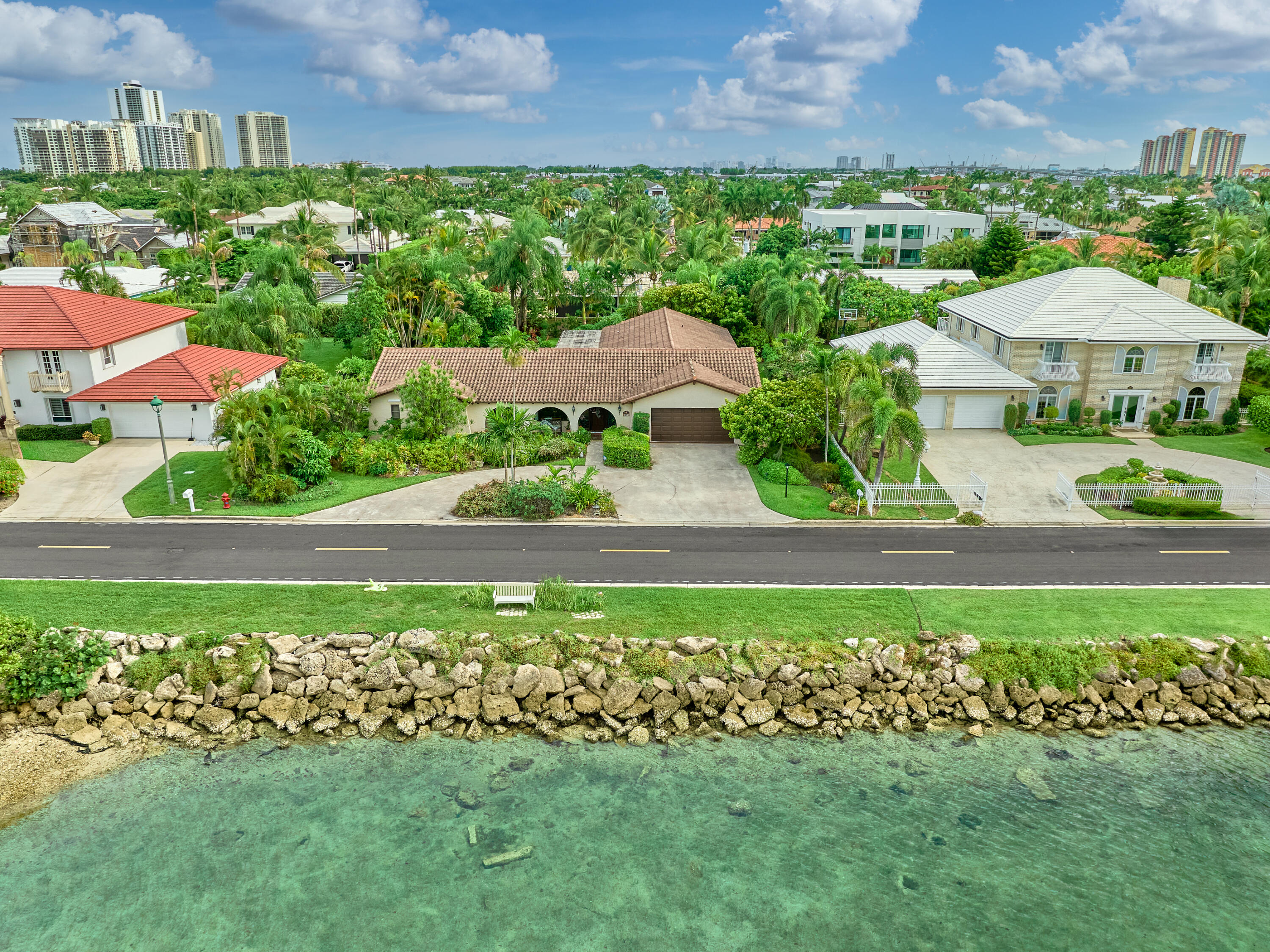 1091 Pine Point Front