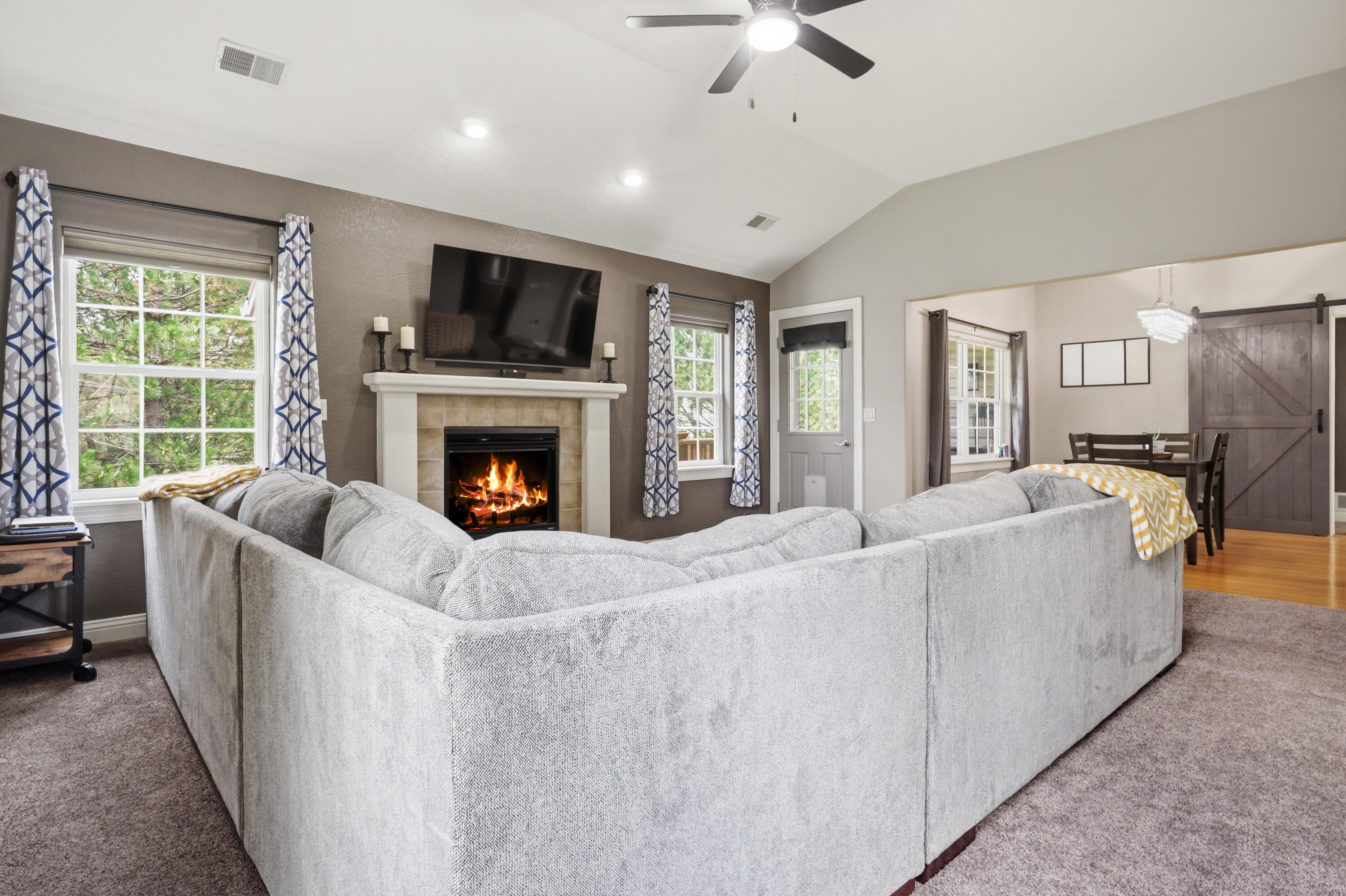 481 Cedar Court Slinger, WI 53086 - Photo 5 of 26 Great Room