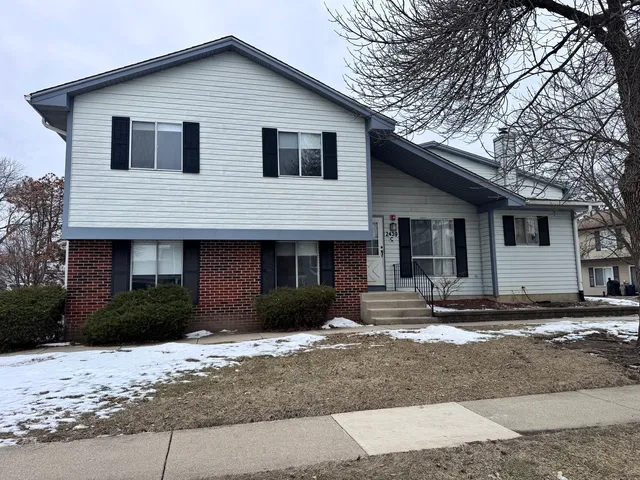$259,900 | 2439 Brunswick Circle, Unit C, Woodridge, IL 60517