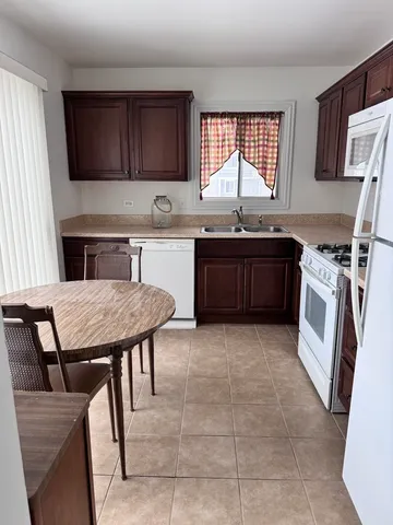 $259,900 | 2439 Brunswick Circle, Unit C, Woodridge, IL 60517