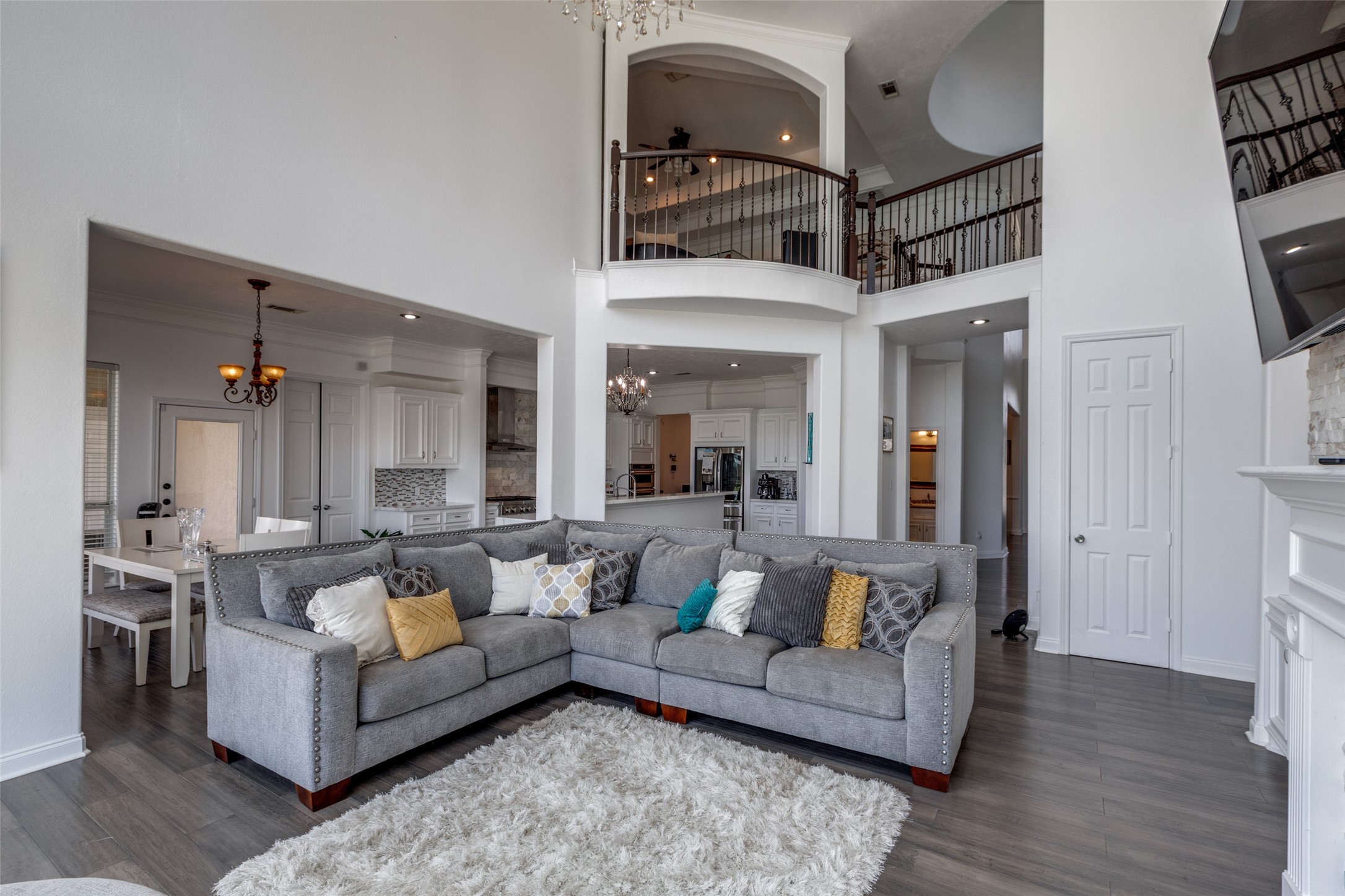 8 Cypress Point Court Manvel, TX 77578 - Photo 3 of 18 a living room with furniture and a ceiling fan