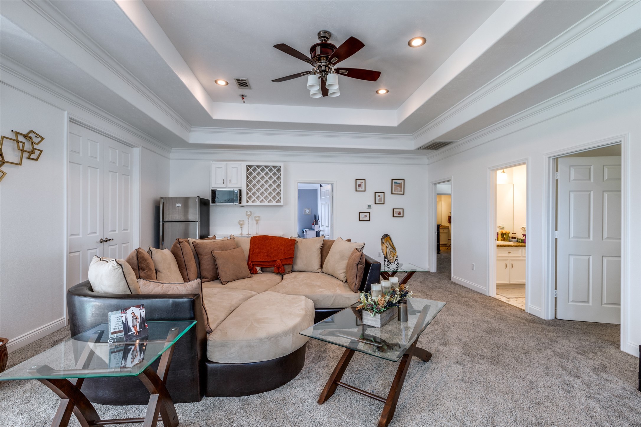 8 Cypress Point Court Manvel, TX 77578 - Photo 6 of 18 a living room with furniture