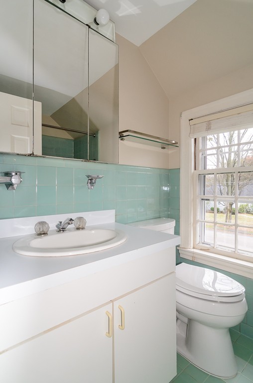 71 Standish Road Wellesley, MA 02481 - Photo 12 of 26