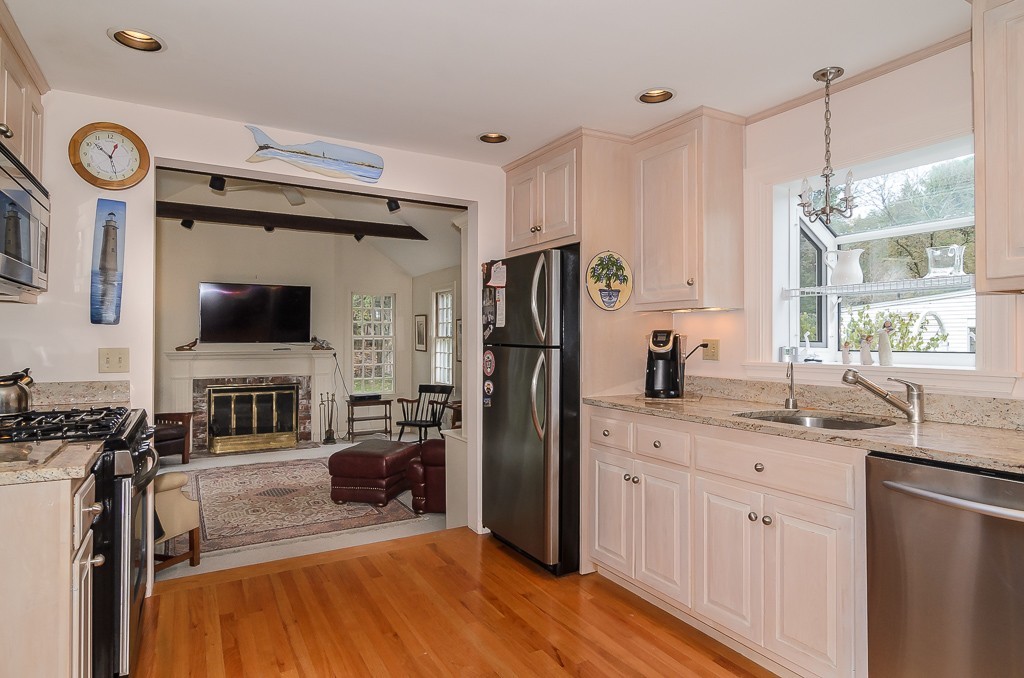 71 Standish Road Wellesley, MA 02481 - Photo 14 of 26