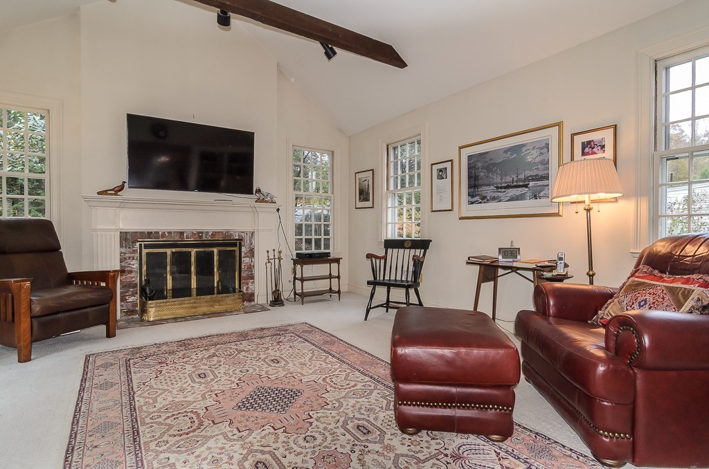 71 Standish Road Wellesley, MA 02481 - Photo 5 of 26