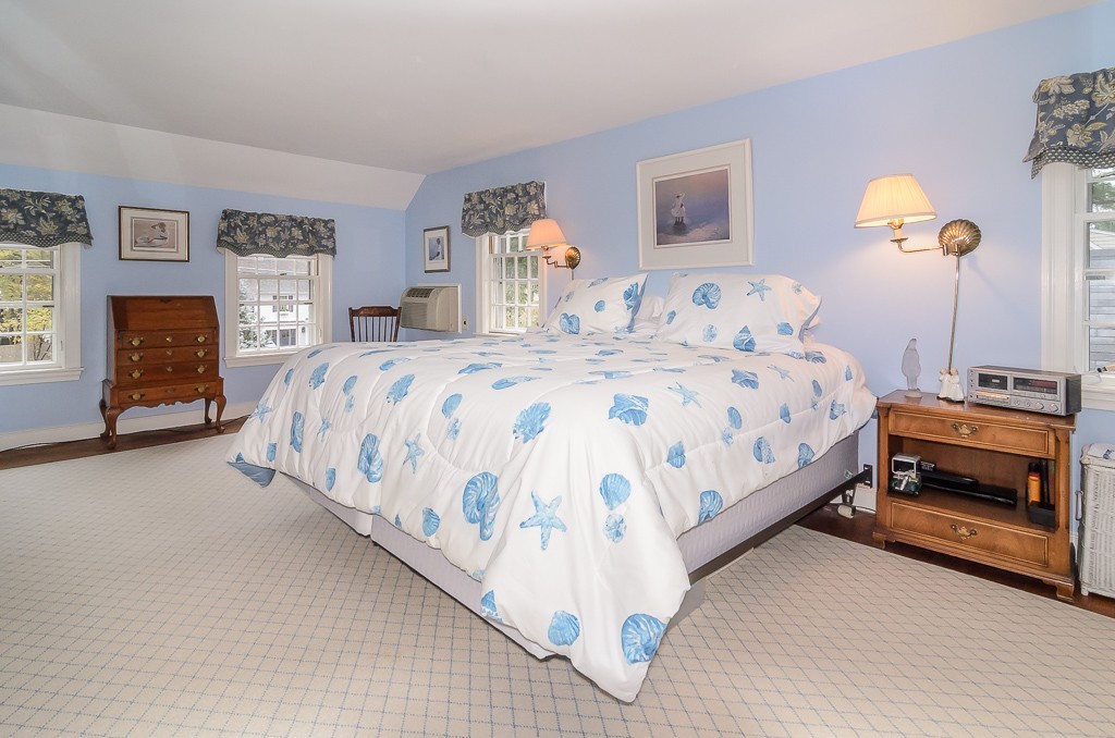 71 Standish Road Wellesley, MA 02481 - Photo 8 of 26