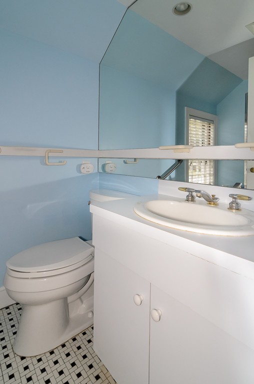 71 Standish Road Wellesley, MA 02481 - Photo 9 of 26