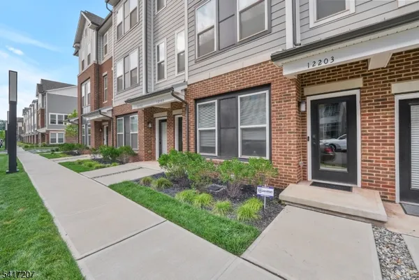 $4,275 | 8 Jessica Lane, Unit 203, Union, NJ 07083