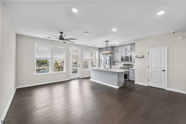 $4,275 | 8 Jessica Lane, Unit 203, Union, NJ 07083