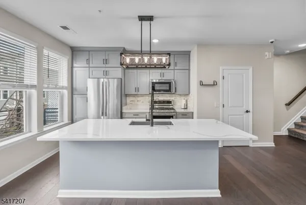 $4,275 | 8 Jessica Lane, Unit 203, Union, NJ 07083