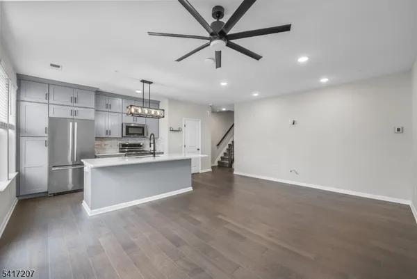 $4,275 | 8 Jessica Lane, Unit 203, Union, NJ 07083